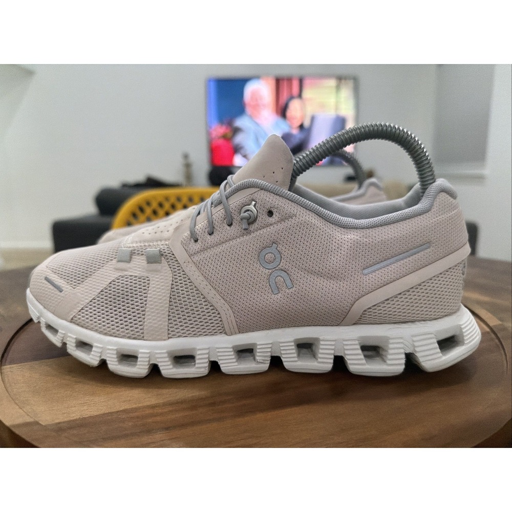 On Cloud 5 Womens Size 8.5 Pearl White Running Shoes Rose Pink Sneaker Low Top